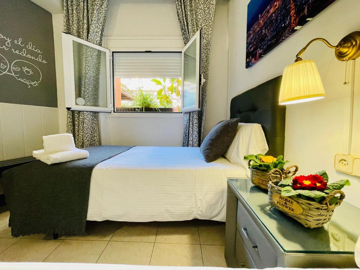 Hostal Lleida Barcelona Eksteriør billede