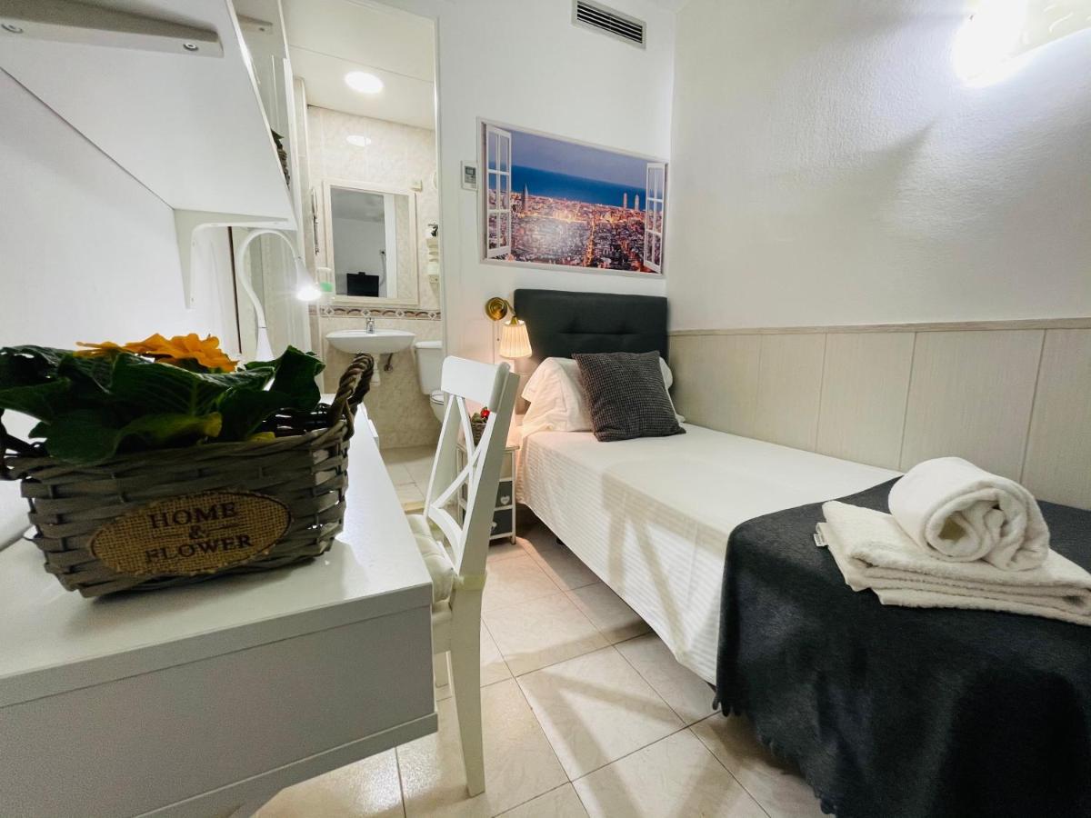 Hostal Lleida Barcelona Eksteriør billede