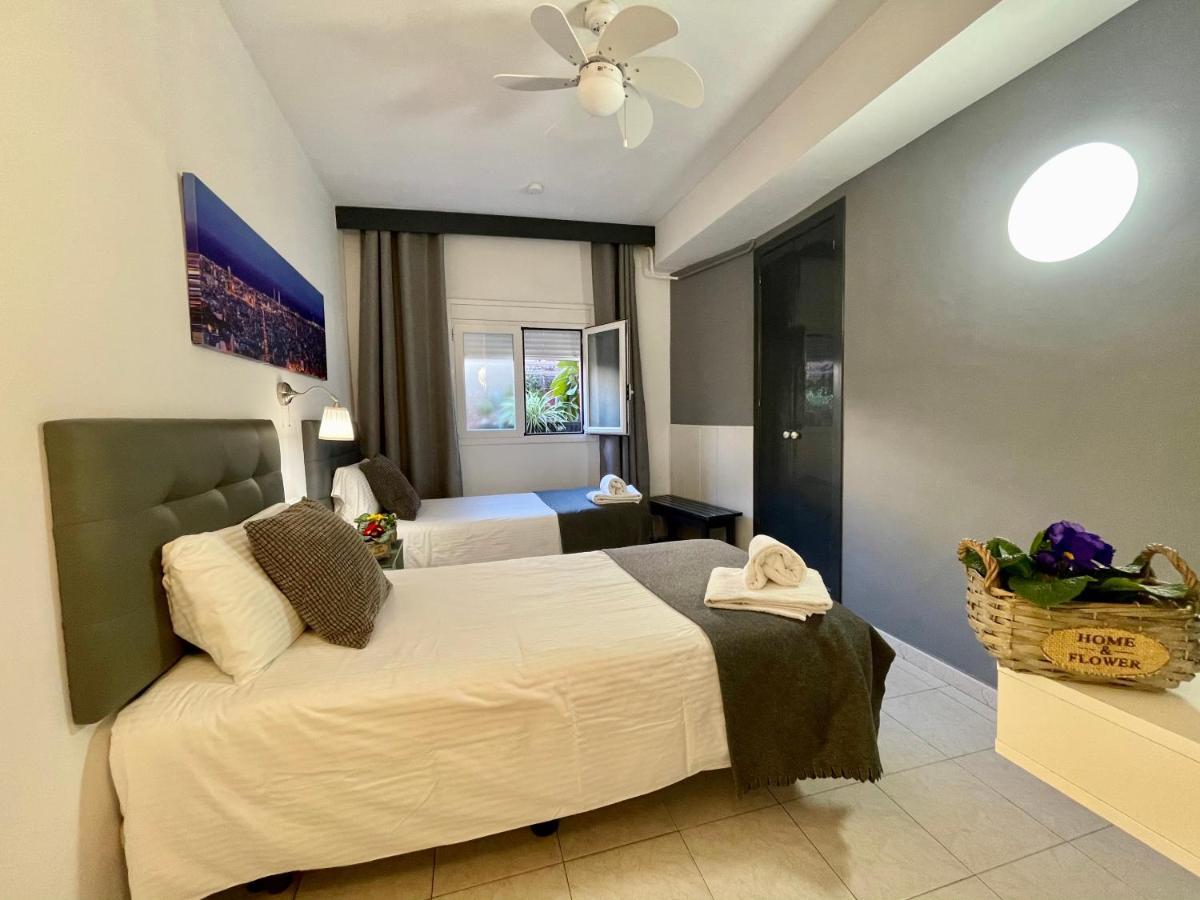 Hostal Lleida Barcelona Eksteriør billede