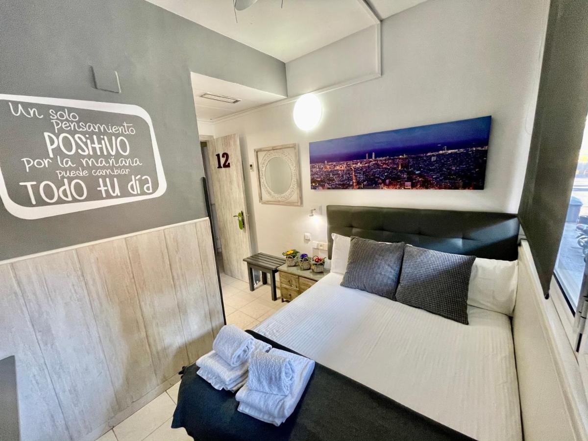 Hostal Lleida Barcelona Eksteriør billede