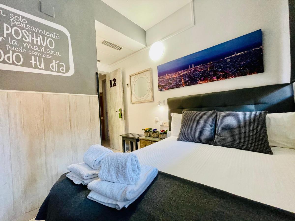Hostal Lleida Barcelona Eksteriør billede