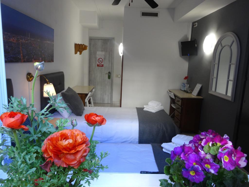 Hostal Lleida Barcelona Eksteriør billede