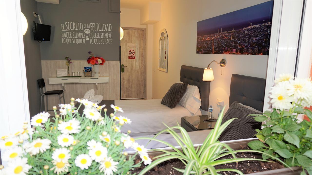 Hostal Lleida Barcelona Eksteriør billede
