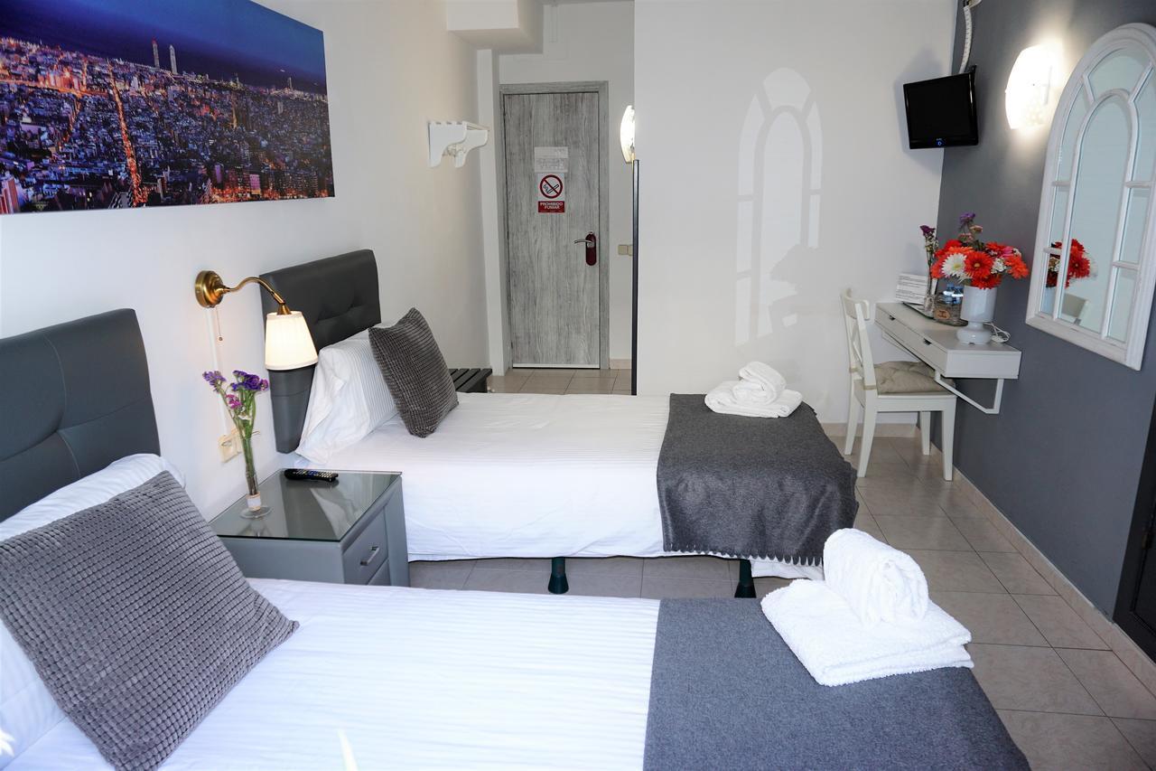 Hostal Lleida Barcelona Eksteriør billede