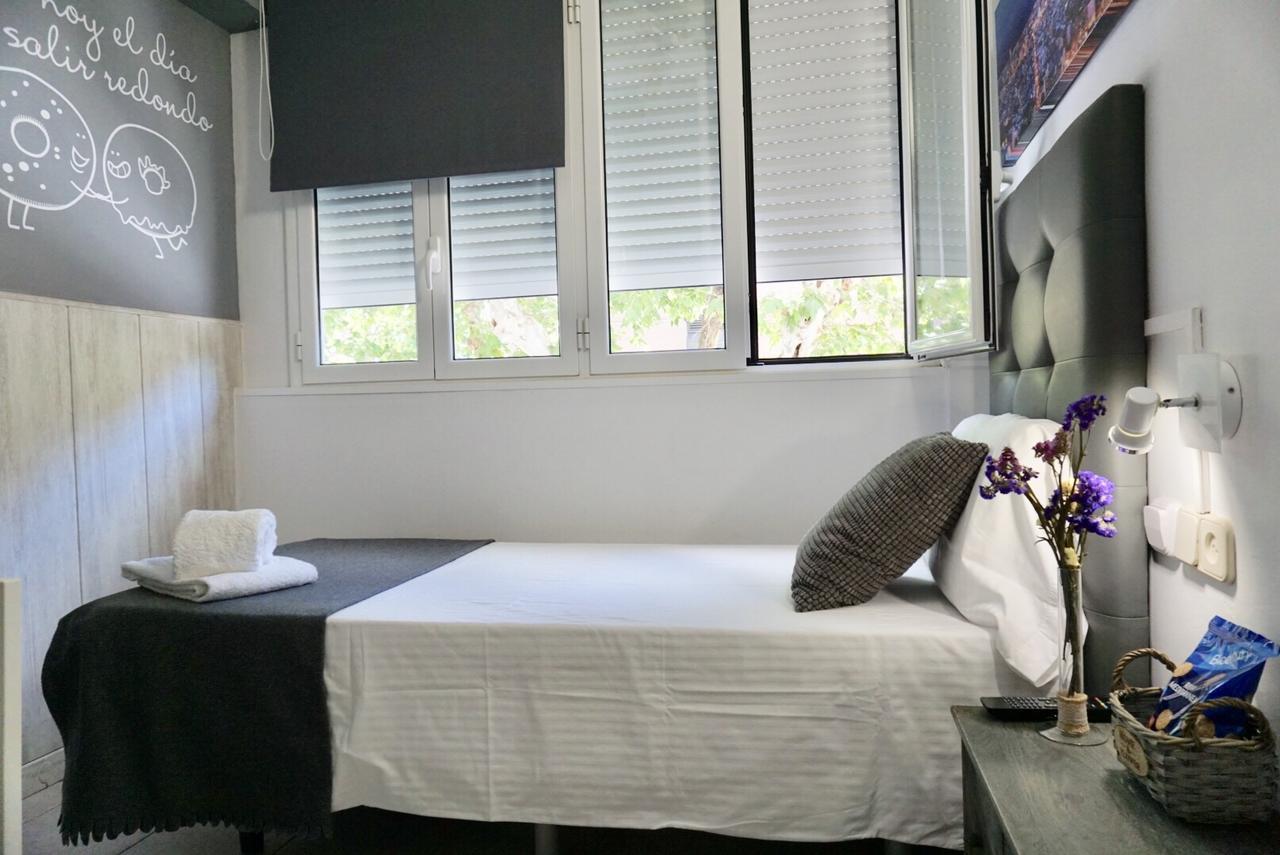 Hostal Lleida Barcelona Eksteriør billede