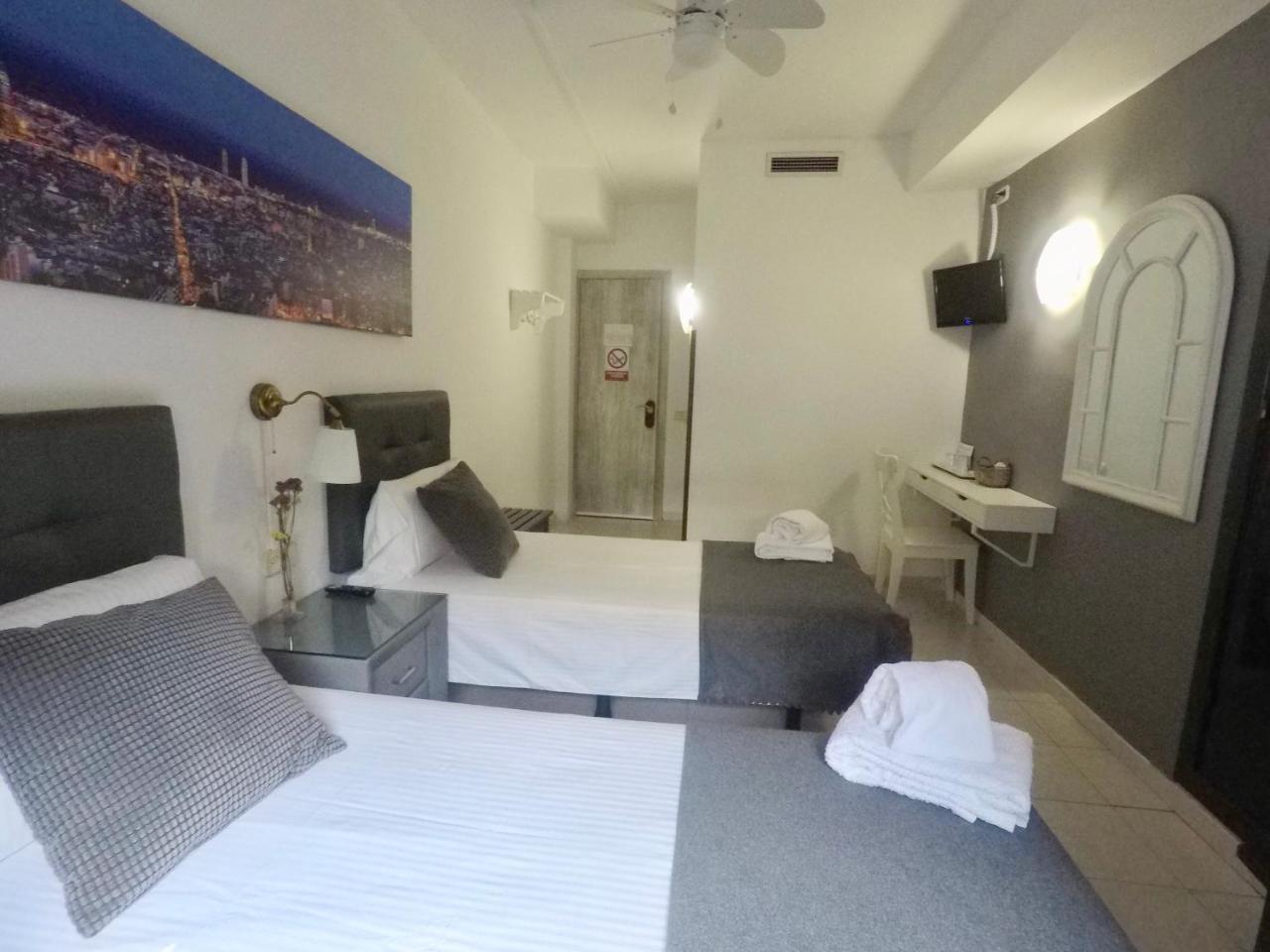 Hostal Lleida Barcelona Eksteriør billede
