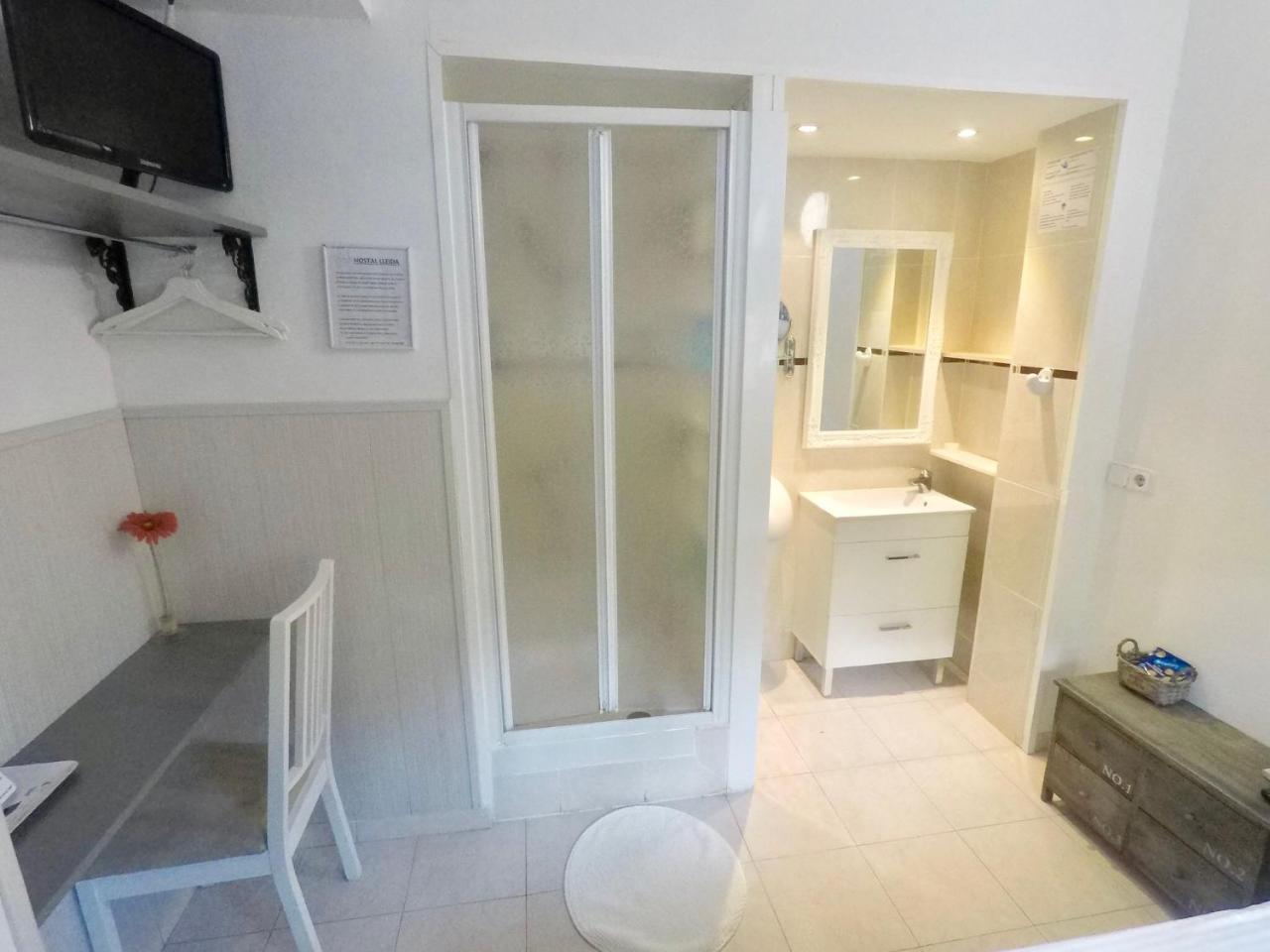 Hostal Lleida Barcelona Eksteriør billede