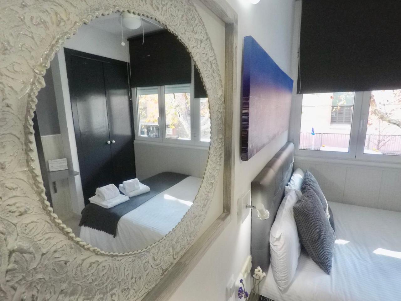 Hostal Lleida Barcelona Eksteriør billede