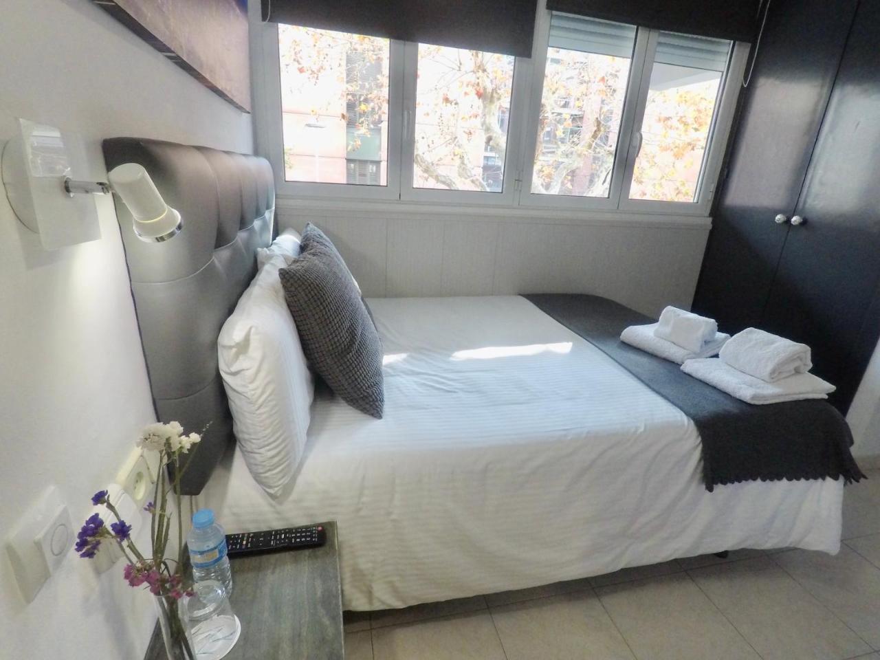 Hostal Lleida Barcelona Eksteriør billede