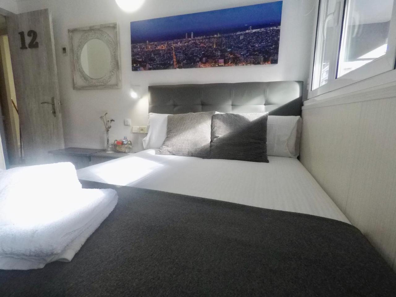 Hostal Lleida Barcelona Eksteriør billede