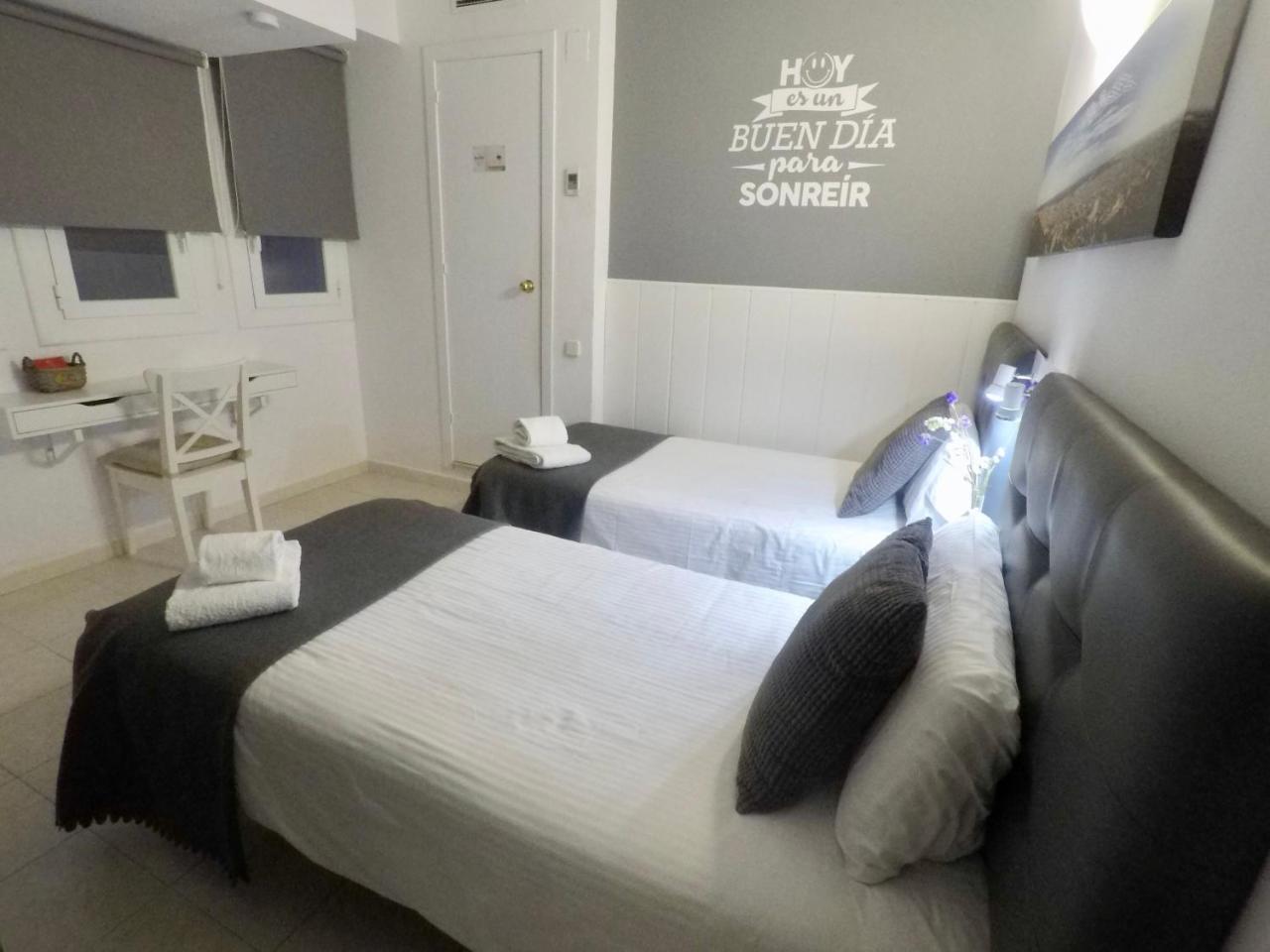Hostal Lleida Barcelona Eksteriør billede